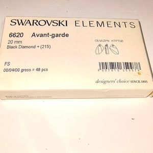 Rare Swarovski Elements Factory Pack 6620 "Avant Garde" Pendant Black Diamond